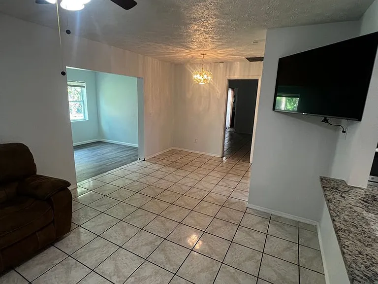 173 SE Fallon Dr — Photo 22
