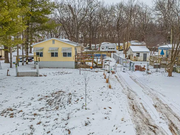 5567 Patterson Bay Rd, Bath, IL 62617