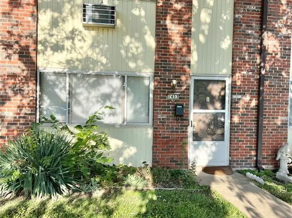 7453 Hazelcrest Dr, Hazelwood, MO 63042