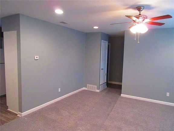 2nd image of 1621 Woodcrest Dr