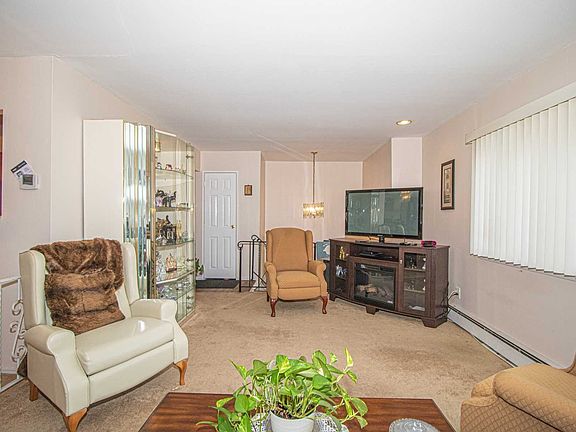 4th image of 169 Swalm St