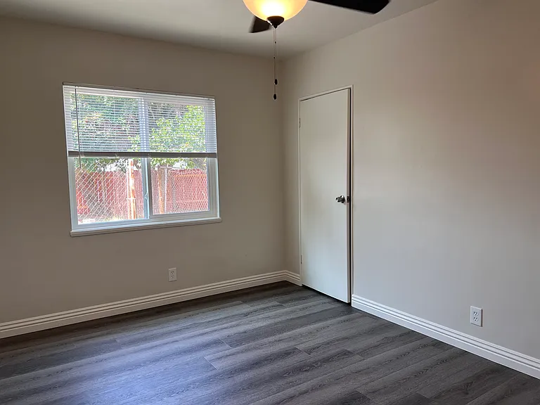 915 E Wingate St — Photo 16
