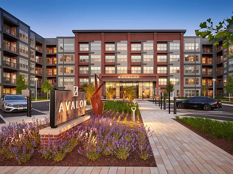Leasing entrance