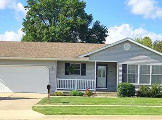 822 2nd St, De Witt, IA 52742