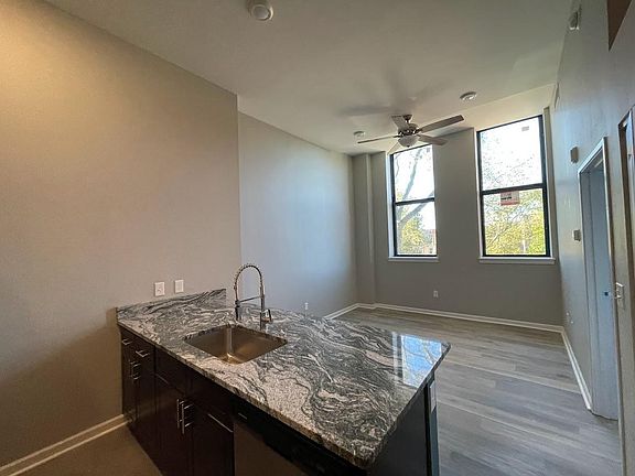 5th image of 2905 Franklin Blvd Unit 305