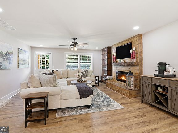 5th image of 232 Stekoa Falls Rd