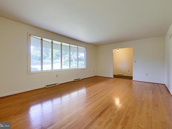 4th image of 2455 Sutton Rd