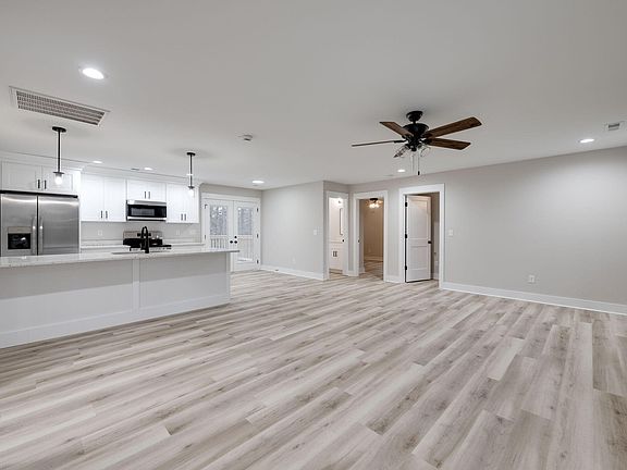 5th image of 225 Dogwood Ln