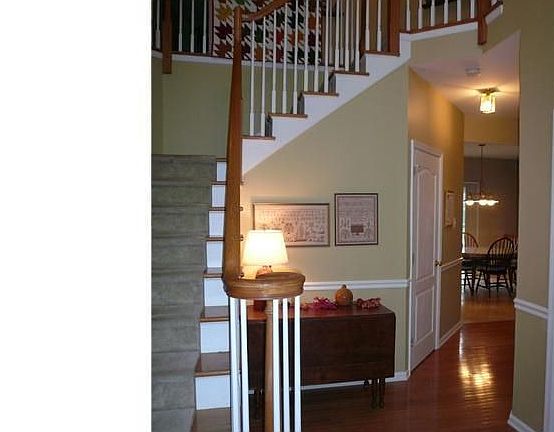 3rd image of 105 Nottingham Dr