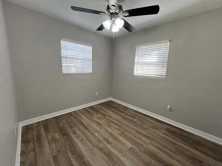 8002 Miramar Ave — Photo 10