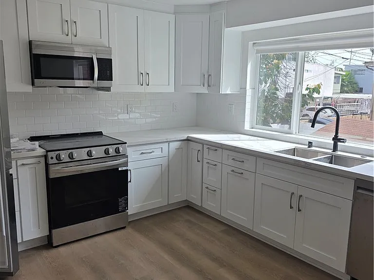 14169 Calvert St — Photo 6