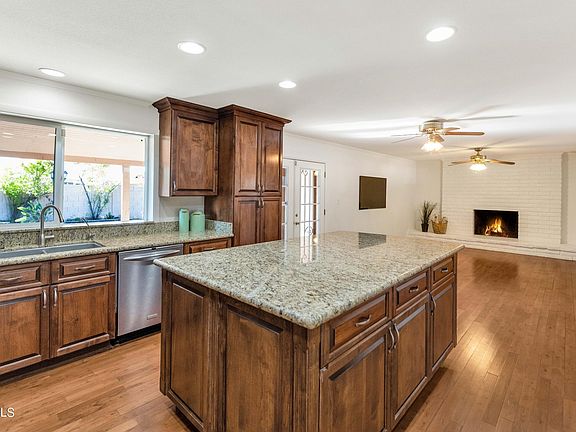 3rd image of 4029 W Hayward Ave