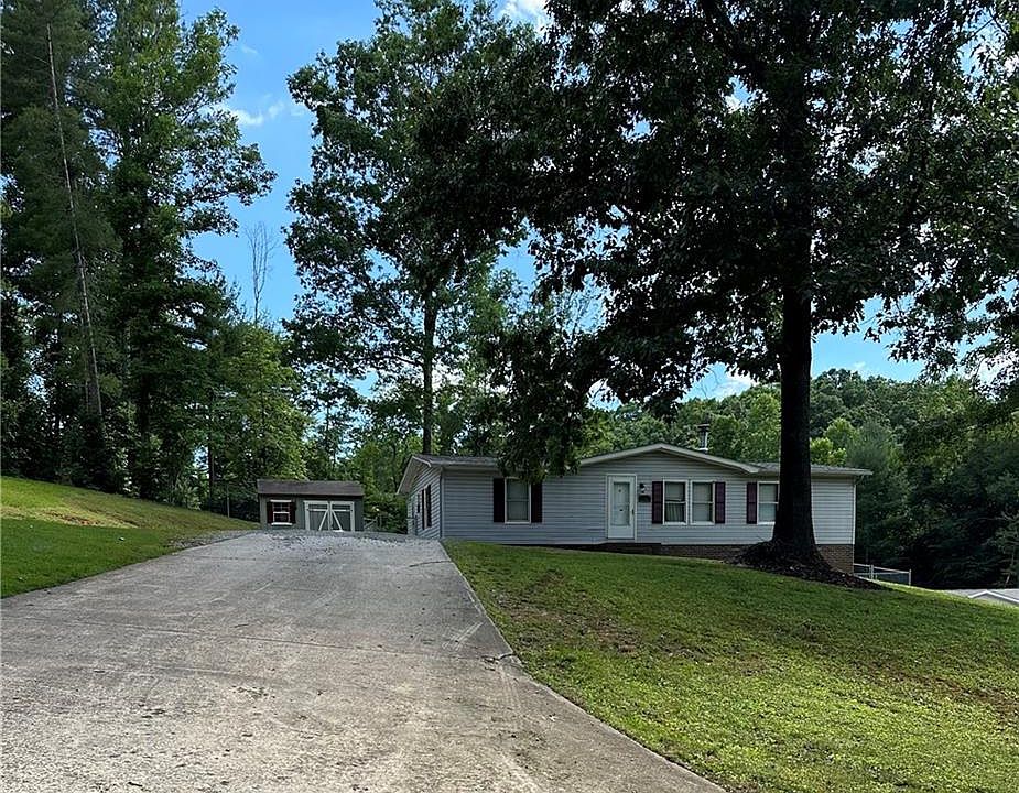 1st image of 596 Holland Woods Dr