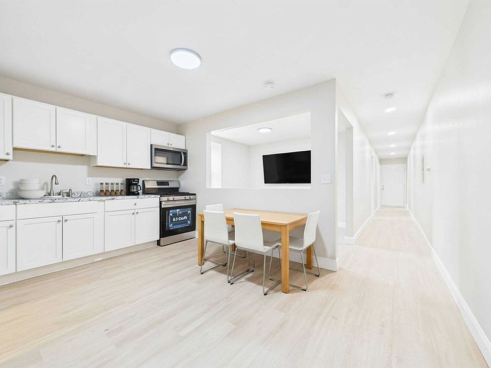 1st image of 858 Kempton St