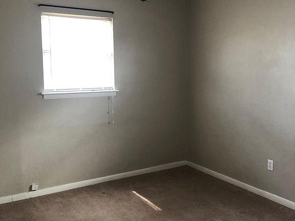 3rd image of 4905 NW Lindy Ave