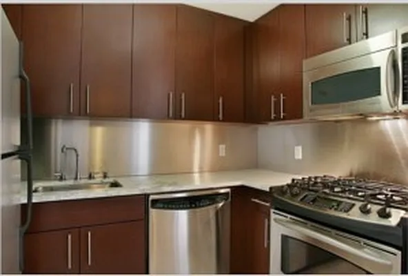 Sold by Avenue Real Estate | media 8