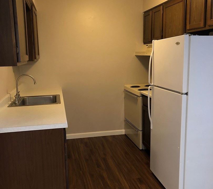 1st image of 3827 Canterbury Dr APT 3