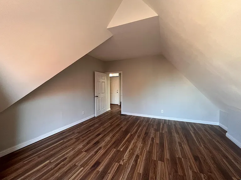 362 Laurel St #E — Photo 11