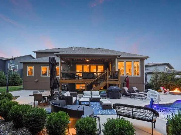 3216 SE 3rd Ter, Lees Summit, MO 64063