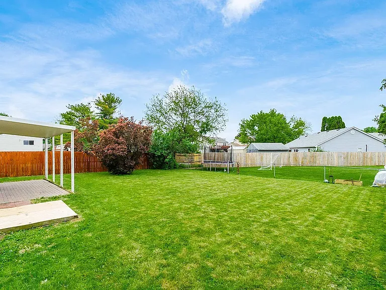 5912 Starcrest Dr — Photo 23
