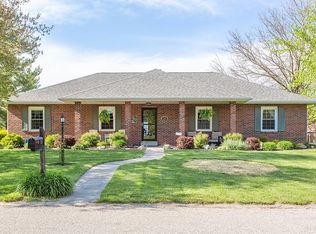 704 Surrey Rd, Monticello, IL 61856