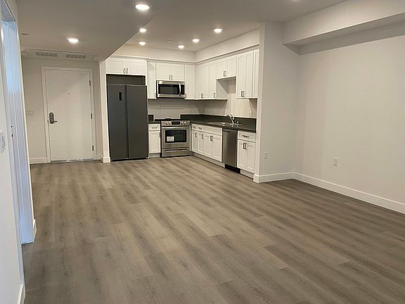 5th image of 16030 Sherman Way #A-1bda