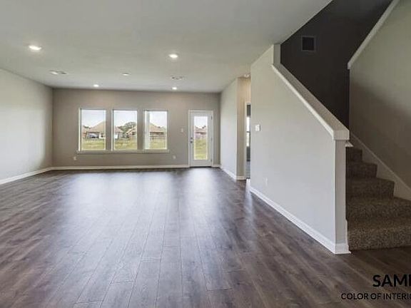 3rd image of 1511 Colonel Rdg