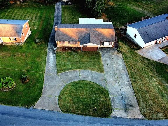 2nd image of 527 Woodlawn Ave