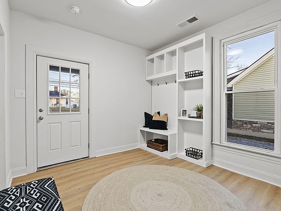 4th image of 116 W Brown St