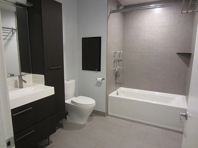 933 W Van Buren St #626 — Photo 6