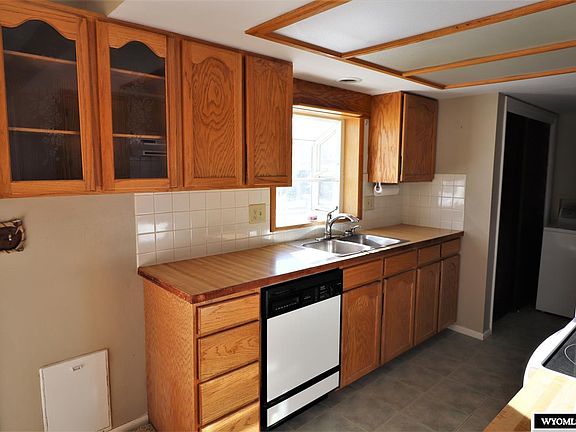 3rd image of 409 Hoskins Ln