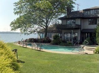 293 Nanaquaket Rd, Tiverton, RI 02878