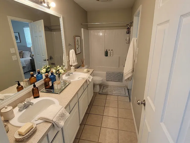 1217 Eastgate Dr — Photo 9