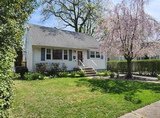 40 Carpenter Pl, Metuchen, NJ 08840