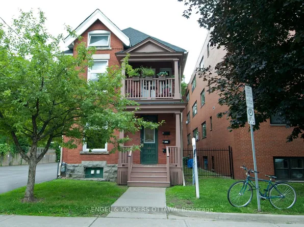 96 Waverley St #1, Ottawa, ON K2P 0V2
