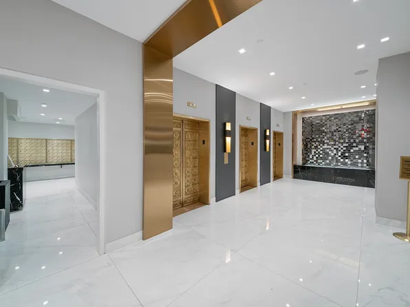 150 West 51st Street image 12 of 17