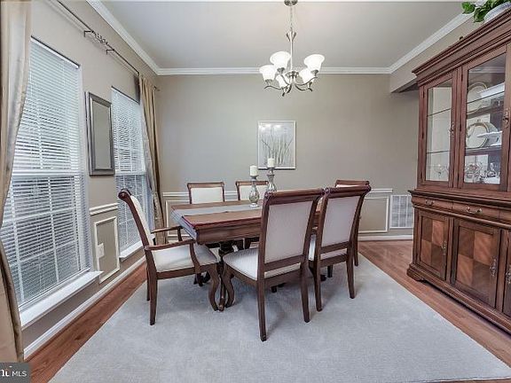 3rd image of 8245 Tenbrook Dr