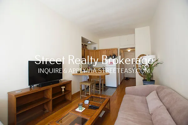 Rented by Street Realty Brokerage LLC | media 4