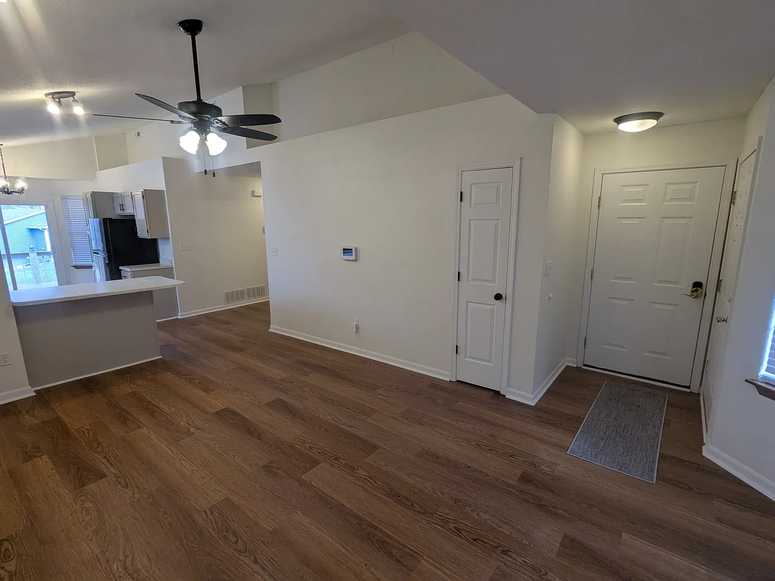 3 bed, 1200 sqft, $1,650 — Photo 4