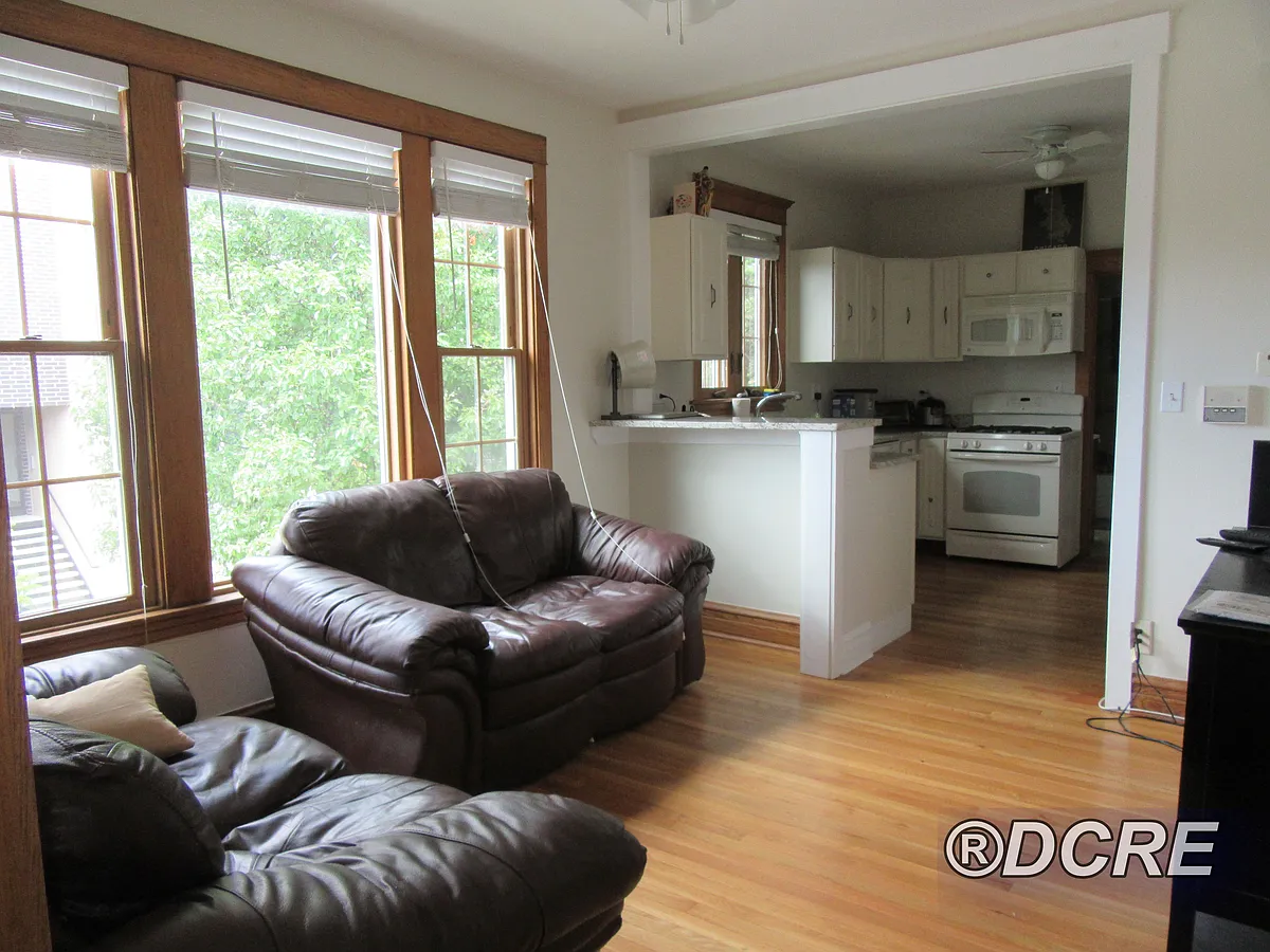Photo 2 of 11 - 5123 N Western Ave #2 - Chicago, IL Building Photo - 5123 N Western Ave #2
