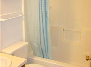 340 Country Club Rd APT 231, Holland, MI 49423