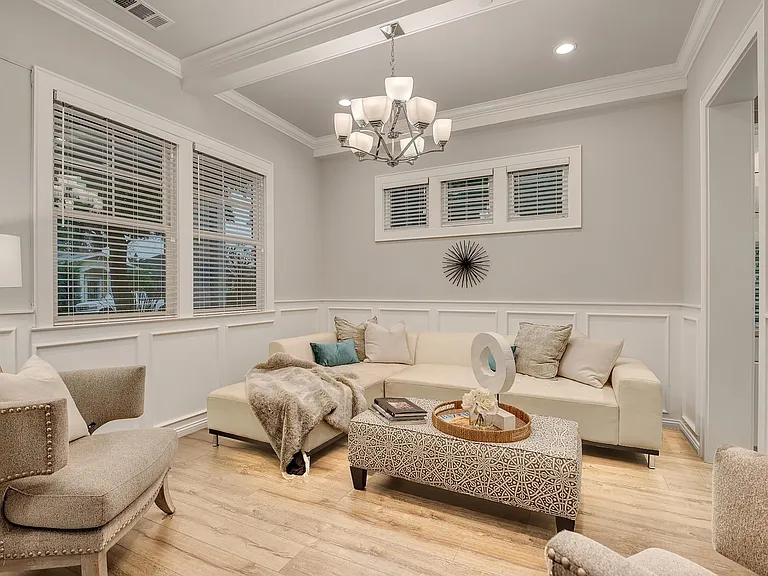 552 Coe Ave — Photo 8