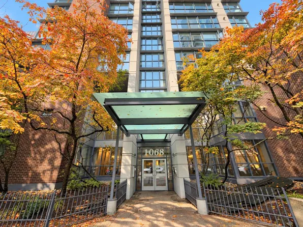 1068 Hornby St #807, Vancouver, BC V6Z 2Y7