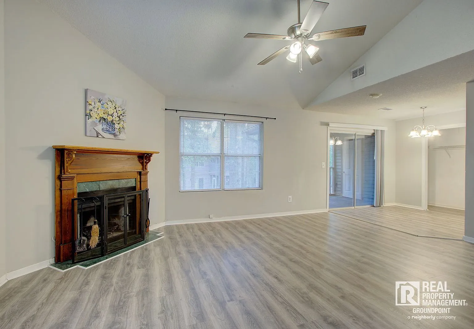 2 bed, 1.0 bath, 926 sqft, $1,600 — Photo 4