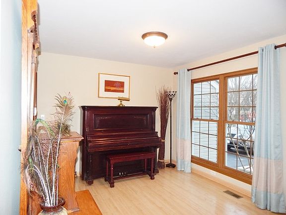 4th image of 825 Mayberry Ct