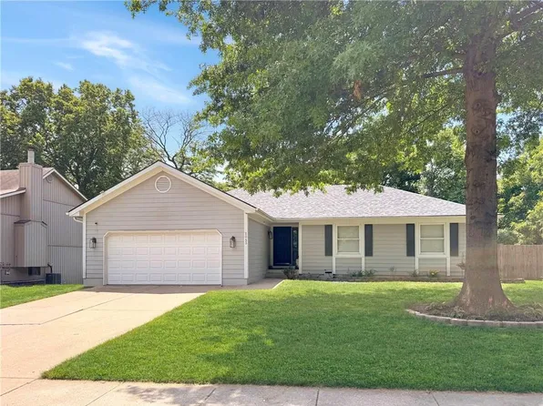 2043 NE Patterson Dr, Lees Summit, MO 64086