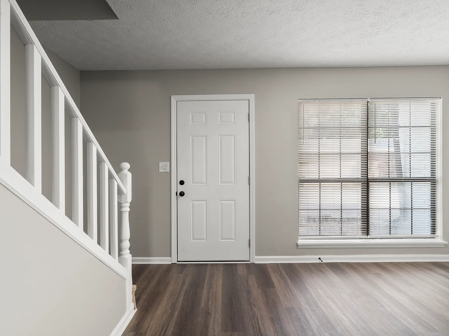 2 bed, 1.5 bath, 1060 sqft, $1,300 — Photo 4