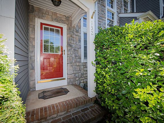 3rd image of 132 Summerhill Ct