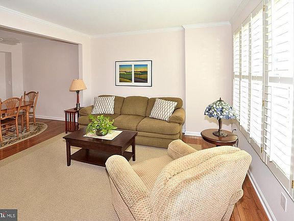5th image of 20272 Sprucegrove Sq