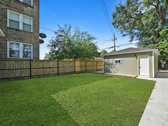 3rd image of 10436 S Eberhart Ave